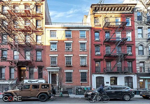 Rented by CORE | media 33