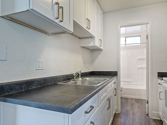 5th image of 552 Van Houten Ave #A