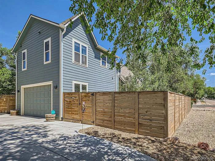 1501 W Cucharras St — Photo 2