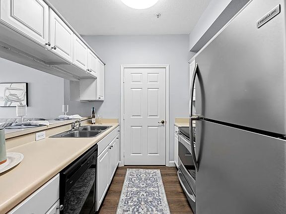 4th image of 800 S Dakota Ave #200