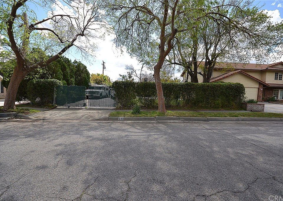 1st image of 693 Dover Dr