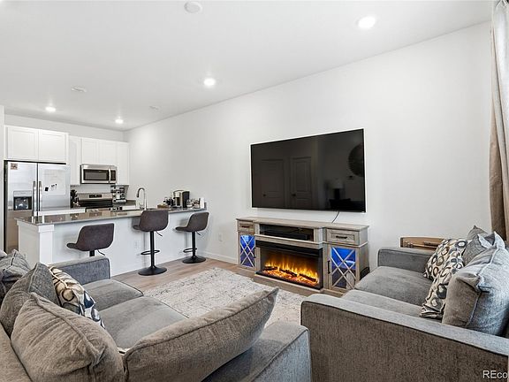 2nd image of 2014 S Gold Bug Way