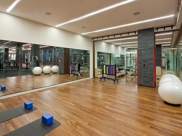 60 Riverside Boulevard image 18 of 27