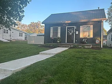 412 W Monroe St — exterior photo
