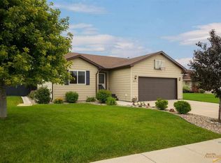 4011 Grapevine Ln, Rapid City, SD 57703