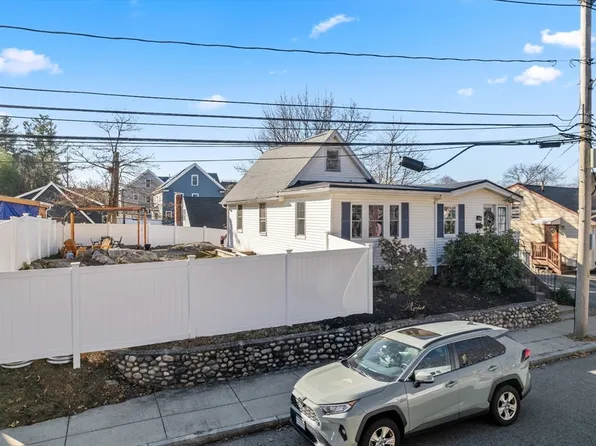 33 Desoto Rd, Boston, MA 02132