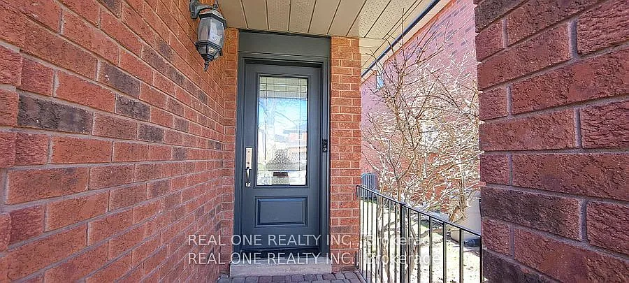 Building Photo - 552 Marlatt Dr
