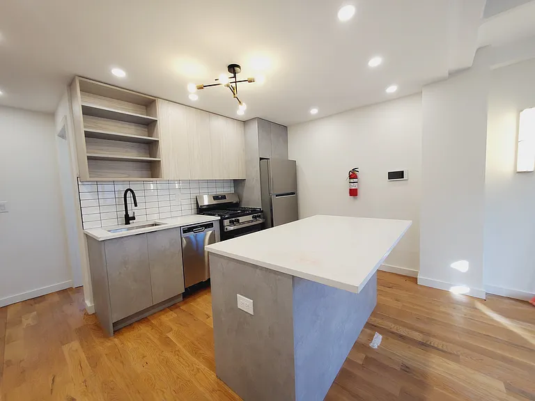 100 Chestnut St #1E — Photo 1