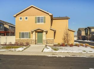 1092 W Stonehaven Dr, North Salt Lake, UT 84054