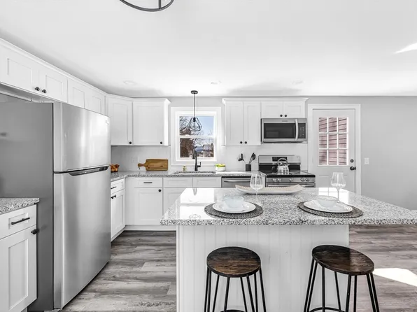 24 Francis St, Westfield, MA 01085