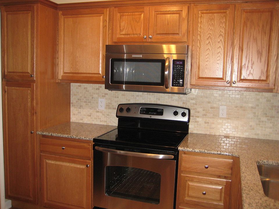 Updated Kitchen with SS appliances!