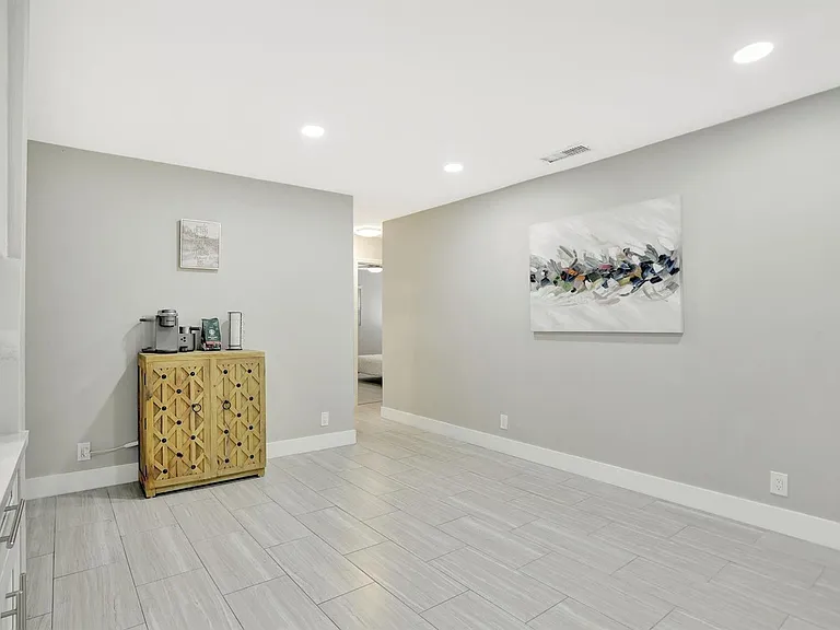 1035 NW 5th Ave — Photo 15
