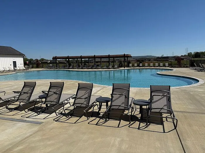 4 bed, 3.0 bath, 2019 sqft — Photo 2