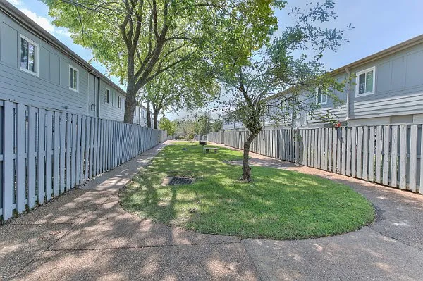 1900 Richard Jones Rd #V2 — Photo 21