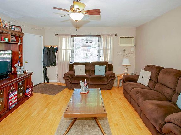 4th image of 381 Bay 8th St #1B