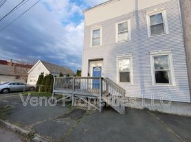 1850 8th Ave, Watervliet, NY