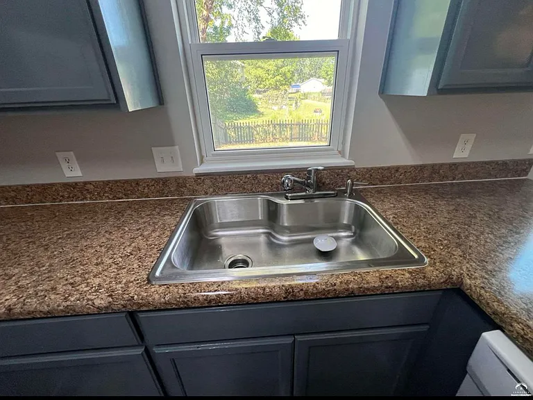 2529 Morningside Dr — Photo 7