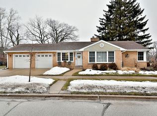 219 E 3rd St, Elmhurst, IL 60126