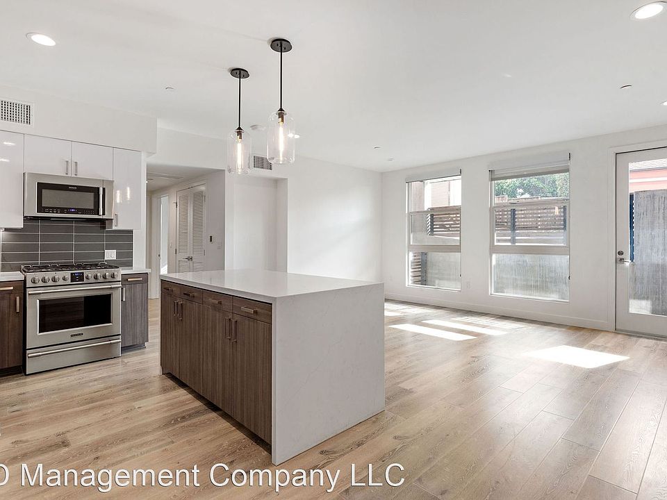 1st image of 1122 Pico Blvd Unit 107