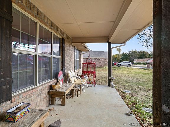 3rd image of 462 Allen Ln