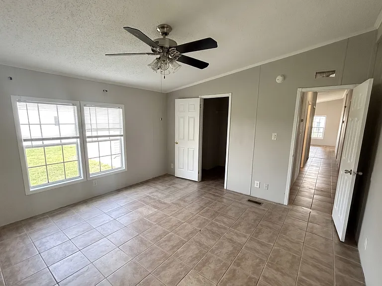 Grand Oaks at Liberty HIll — Photo 42