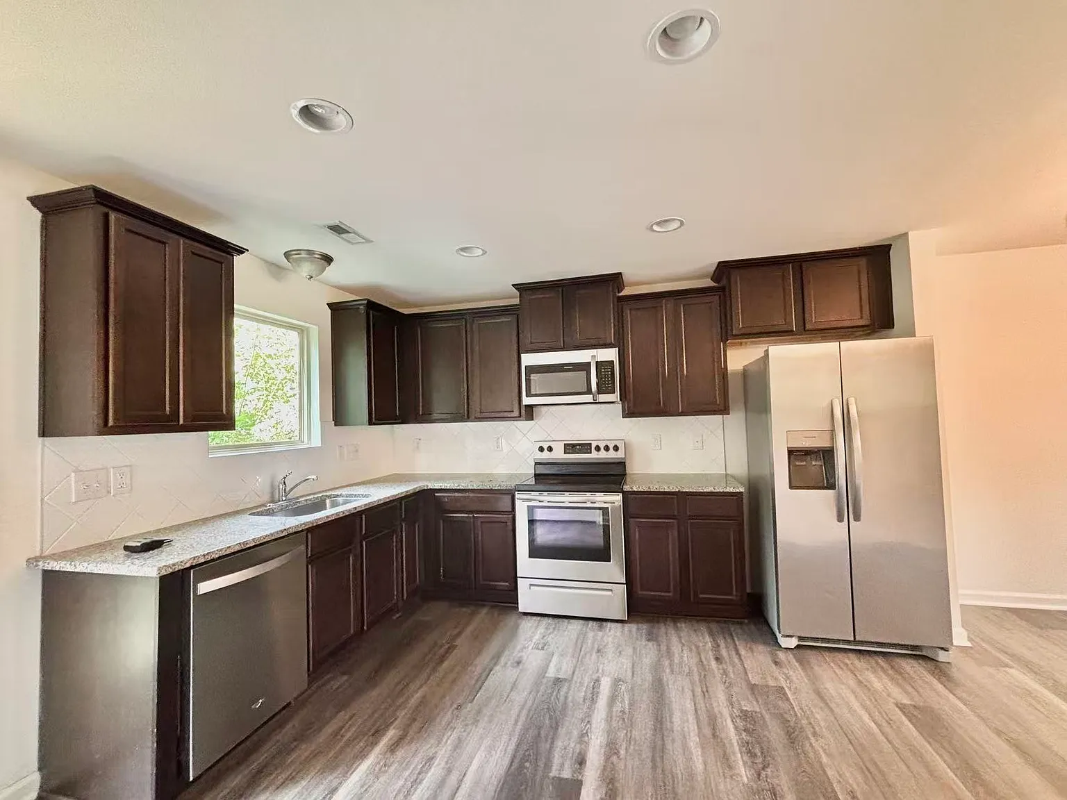 2 bed, 2.5 bath, 1265 sqft, $1,788 — Photo 2