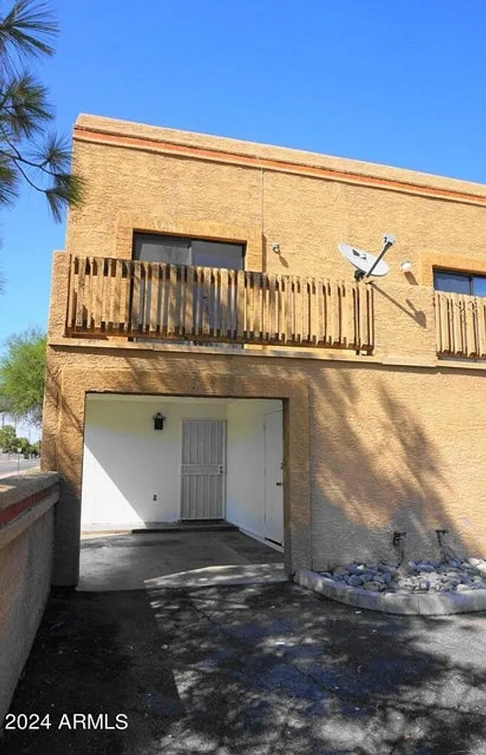 Nice 2 bedroom townhouse! — Photo 1