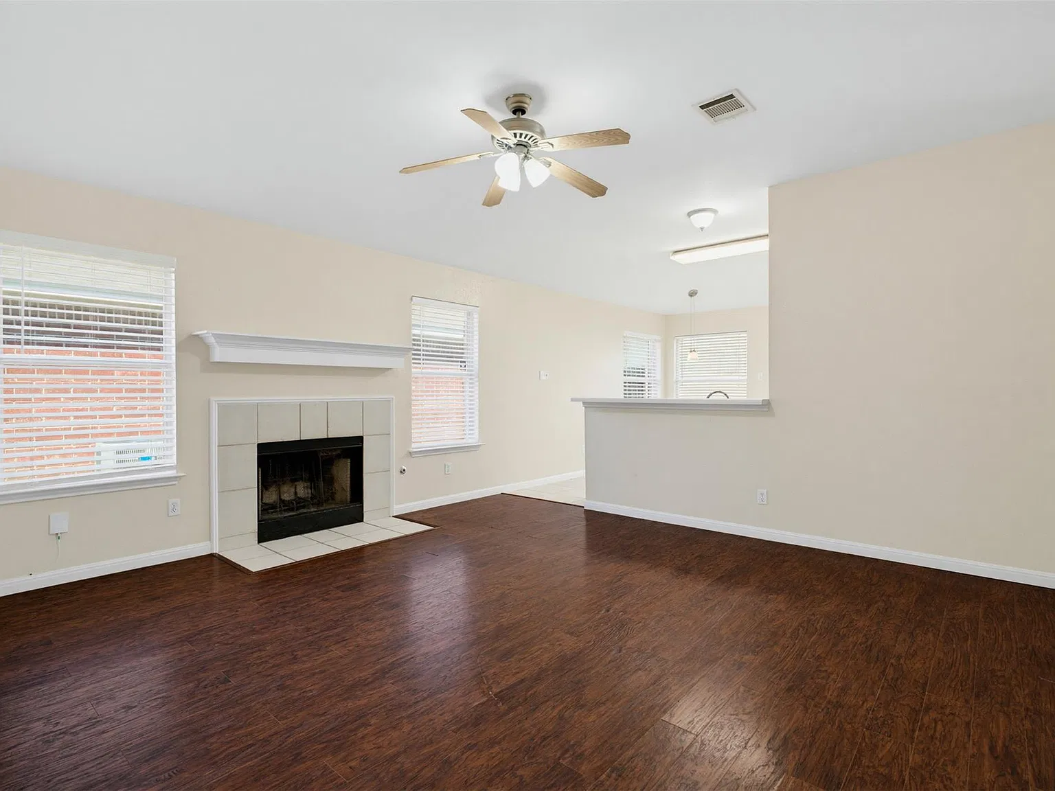 3 bed, 2.0 bath, 1111 sqft, $1,750 — Photo 2
