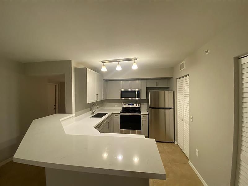 1st image of 507 Villa Cir #507