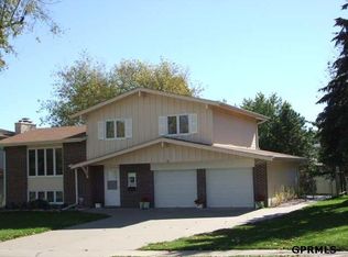 9371 N St, Omaha, NE 68127