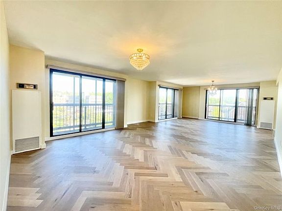 4th image of 12 Bond St APT 5B