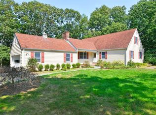 19 Old Wood Rd, Stony Brook, NY 11790