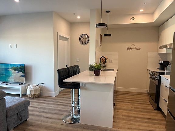 5th image of 6285 King George Blvd #405