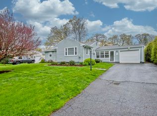 30 Endicott St, Springfield, MA 01118