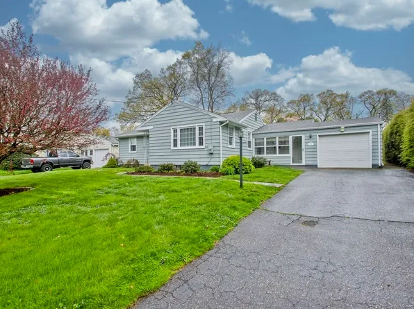 30 Endicott St, Springfield, MA 01118