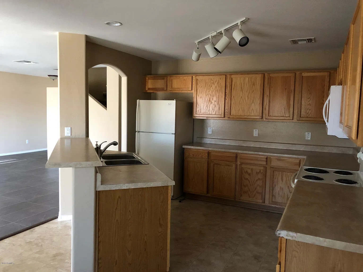 4 bed, 3.0 bath, 2267 sqft, $2,495 — Photo 4
