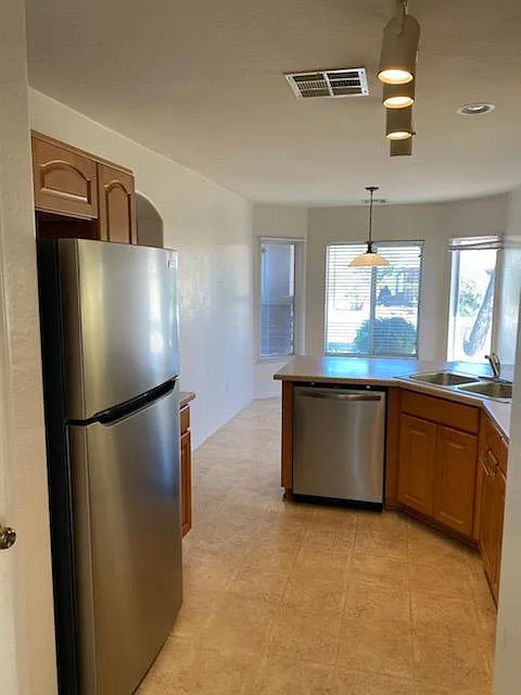 3 bed, 1443 sqft, $1,595 — Photo 2