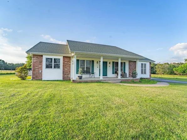 877 Highway B, Bolivar, MO 65613