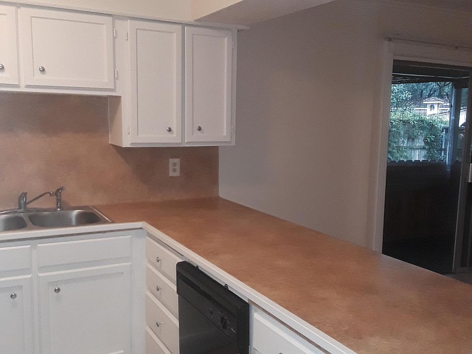 2nd image of 909 Silber Rd APT 31