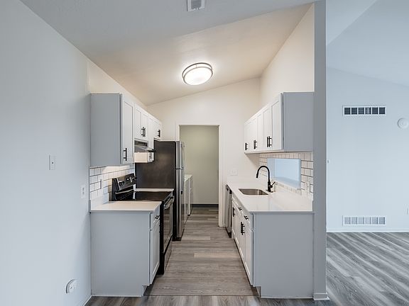 3rd image of 2770 Pine Knoll Dr #863300A