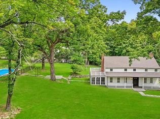 420 Nanny Hagen Rd, Thornwood, NY 10594