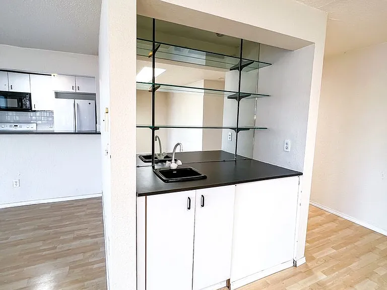 Annaron Apartments — Photo 15