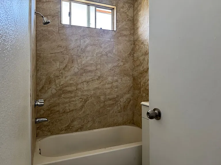 10705 S Figueroa St #10 — Photo 9