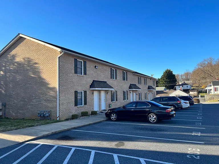 412 Betsy Bell Rd — Photo 1