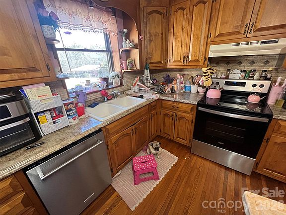 5th image of 31 Walker Rd