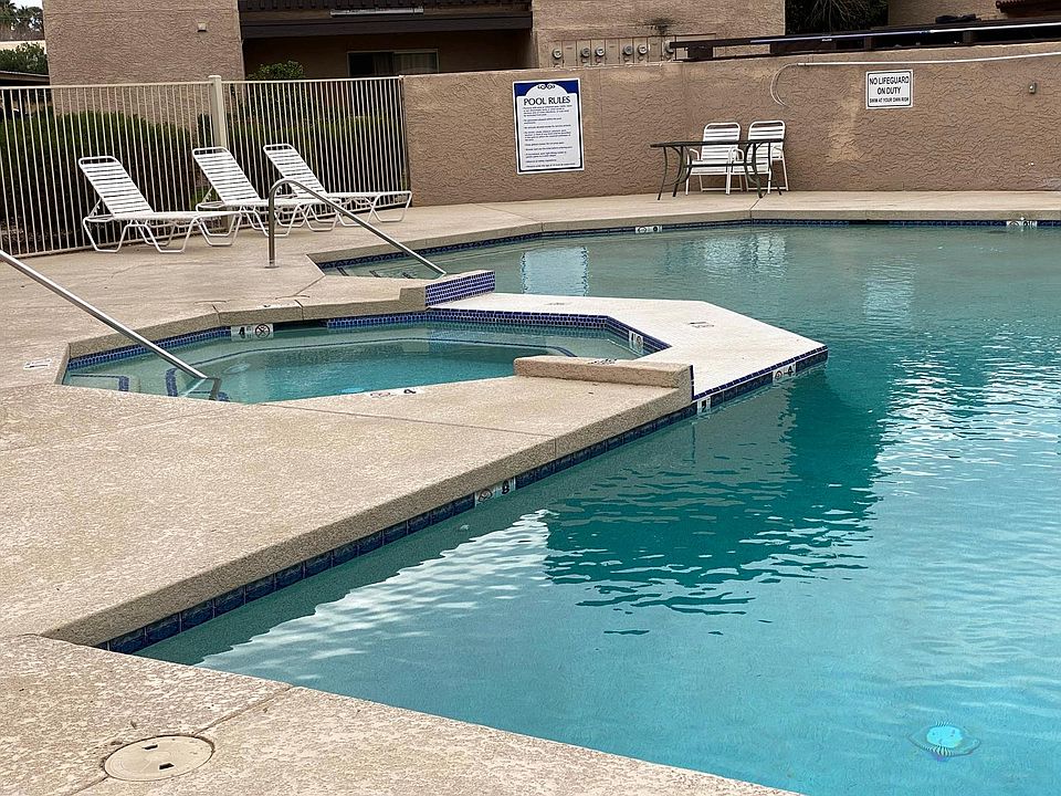 Community Pool & Spa