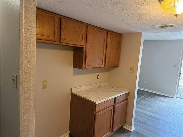 3 bed, 1.5 bath, 1440 sqft, $1,500 — Photo 3