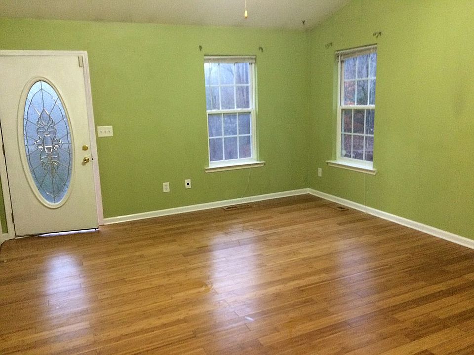 1st image of 102 Clay Creek Ln