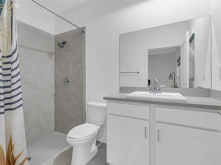 424 NE 4th Ave #424 — Photo 22