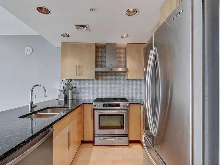 300 Bowie St — Photo 20